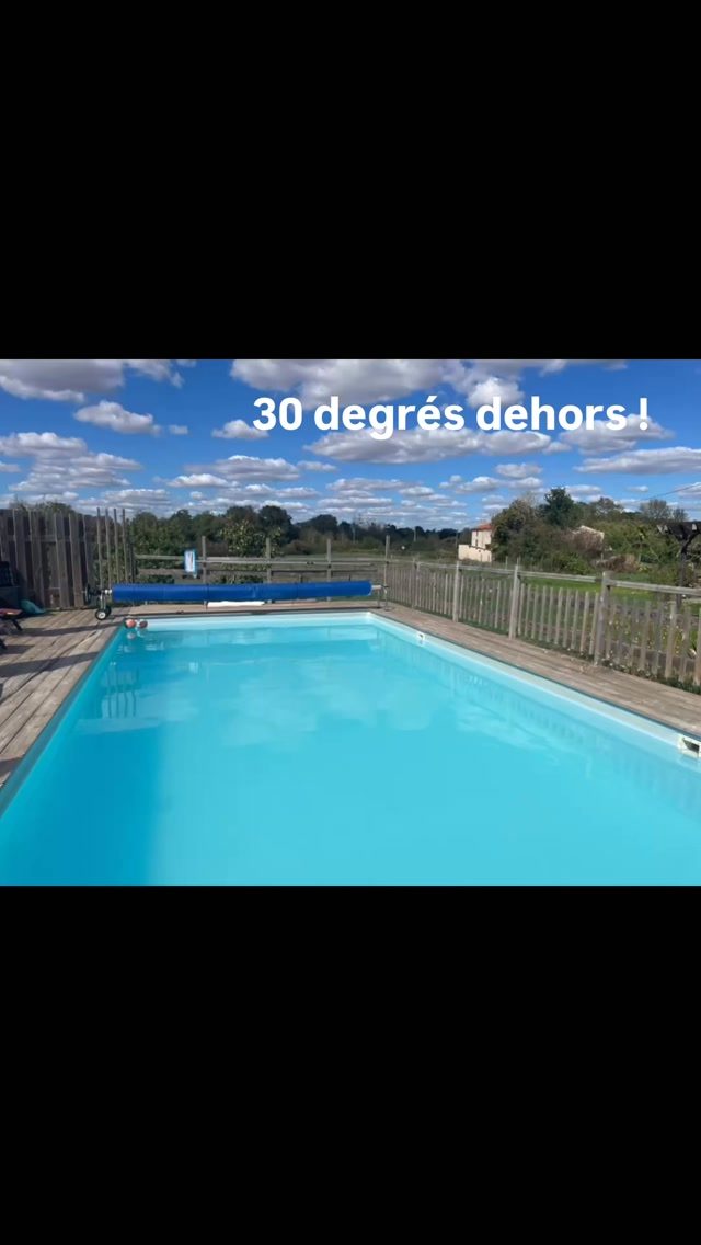 Une délicieuse arrière-saison aux Gîte de la Croix Liaud #gites LaCroixLiaud #VendeeTourisme #SudVendée #maraispoitevin #piscine