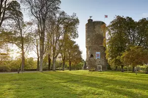 Vendée Marais Poitevin, Vouvant, La tour Mélusine