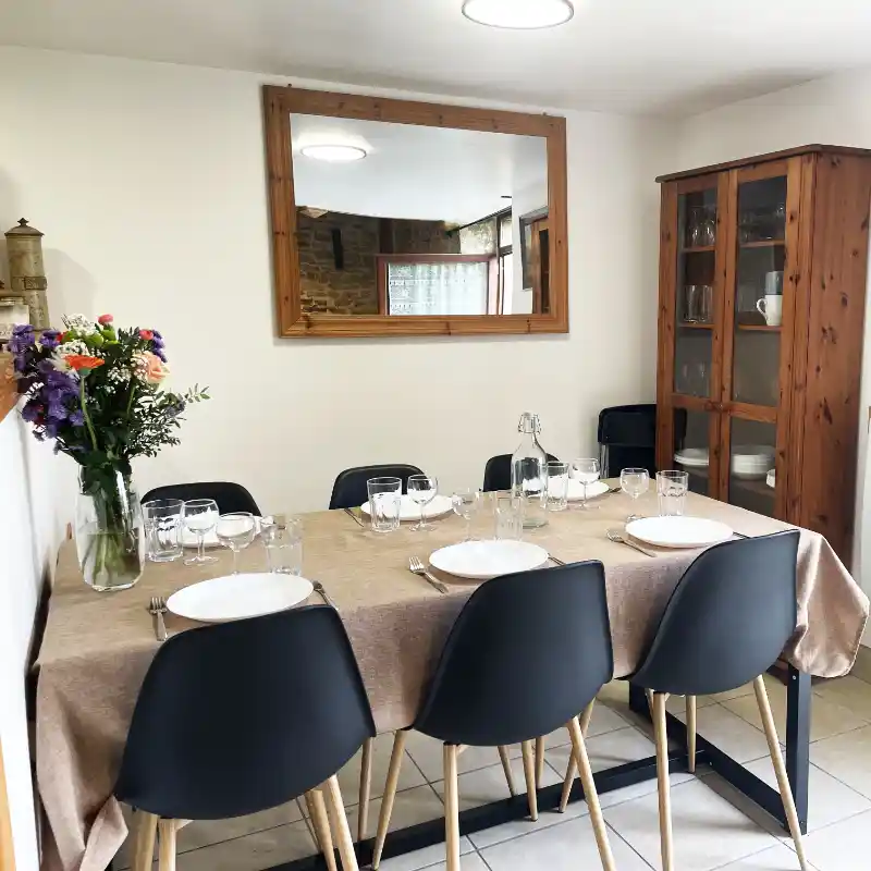 La Croix Liaud - Gîte 6 personnes en Vendée Marais-poitevin - Espace repas du gîte Aloé