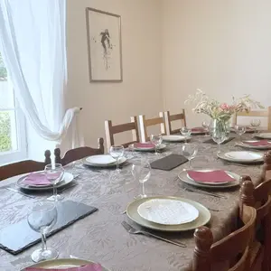 Liaud - Cousinade, reunion de famille - Une table pour 14