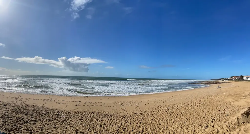 Grande plage de sable sur la côte vendéenne, à 1 h 10 des Gîtes de La Croix Liaud
